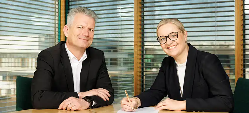 Executives from Metsä Board and HEIDELBERG signing a packaging collaboration agreement